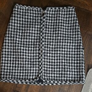 Elegant Houndstooth Mini Skirt